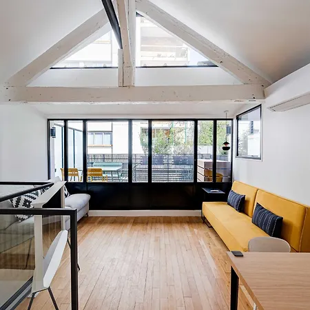 Marais Area - Outdoor Patio - A C - 2bdr Paris